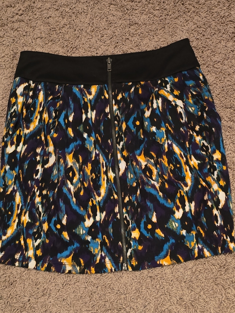Printed Mini Skirt with Front Zip -Forever 21. Size Small